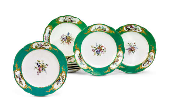 EIGHT SEVRES PORCELAIN GREEN-GROUND PLATES (ASSIETTES A PALMES AND ASSIETTES A PETITES PALMES) - photo 1