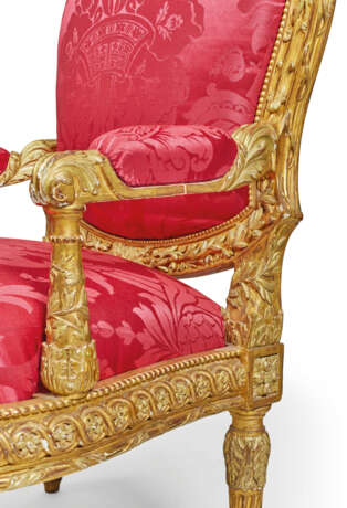 A PAIR OF FRENCH GILTWOOD FAUTEUILS - photo 8