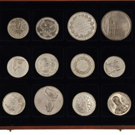 Konvolut von 12 Medaillen, zumeist - Foto 2