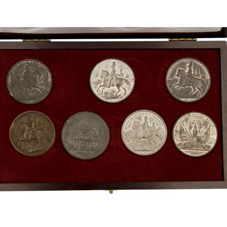 Preussen - 8 Medaillen mit diversen - Foto 3