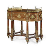 A NORTH-EUROPEAN ORMOLU-MOUNTED CEDAR, MAHOGANY AND MAPLE CENTER TABLE - фото 1