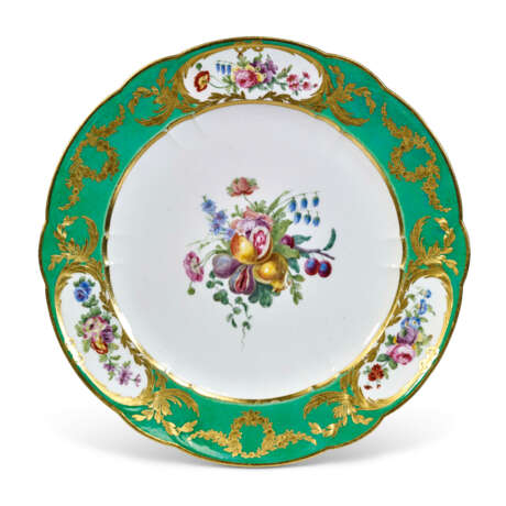 A SEVRES PORCELAIN GREEN-GROUND PART DINNER SERVICE - фото 7