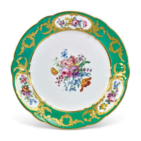 A SEVRES PORCELAIN GREEN-GROUND PART DINNER SERVICE - фото 8