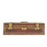 A ROYAL LOUIS XV ORMOLU-MOUNTED GILT-TOOLED RED LEATHER COFFRET - photo 4