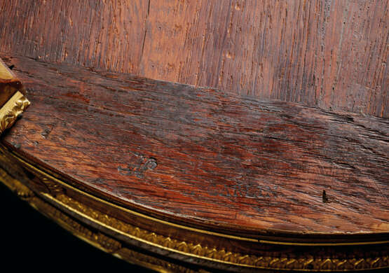 A LATE LOUIS XV ORMOLU AND PORCELAIN-MOUNTED TULIPWOOD, SYCAMORE AND HOLLY GUERIDON - фото 8