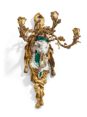 A PAIR OF FRENCH ORMOLU AND PORCELAIN-MOUNTED THREE-BRANCH WALL-LIGHTS - photo 2