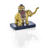 AN ANTIQUE MULTI-GEM, PEARL, ENAMEL AND DIAMOND-MOUNTED GOLD ELEPHANT IN PARADE COSTUME - Foto 2