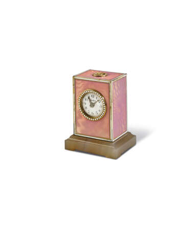 A FRENCH ENAMEL, AGATE, DIAMOND, GOLD AND SILVER CARRIAGE CLOCK - Foto 1
