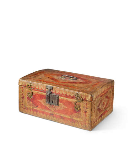 A FRENCH BRASS-MOUNTED GILT-TOOLED RED LEATHER COFFRET - photo 5