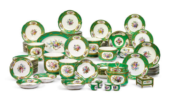 A LARGE ASSEMBLED SEVRES PORCELAIN (LATER-DECORATED) GREEN-GROUND PART DINNER AND DESSERT SERVICE - фото 1