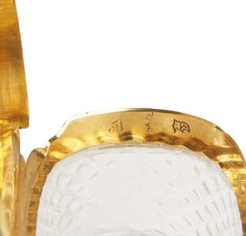 A LOUIS XVI ENAMELED GOLD-MOUNTED HARDSTONE SNUFF-BOX - фото 2