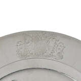 A SET OF THIRTY-FOUR GEORGE II SILVER DINNER PLATES - photo 2