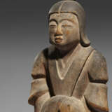A WOOD SCULPTURE OF A STANDING FEMALE SHINTO DEITY - фото 5