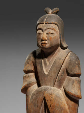 A WOOD SCULPTURE OF A STANDING FEMALE SHINTO DEITY - photo 5
