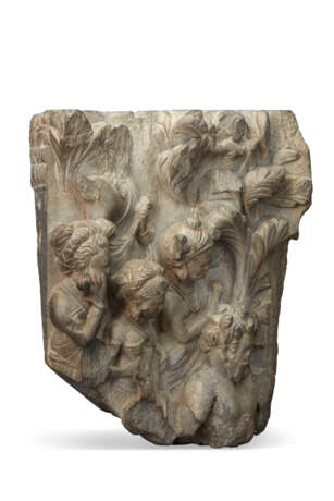 A GREY SCHIST RELIEF OF VAJRAPANI WITH FEMALE ATTENDANTS - Foto 3