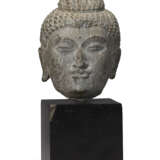 A GREY SCHIST HEAD OF BUDDHA - photo 1