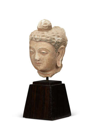 A SMALL STUCCO HEAD OF BUDDHA - Foto 3