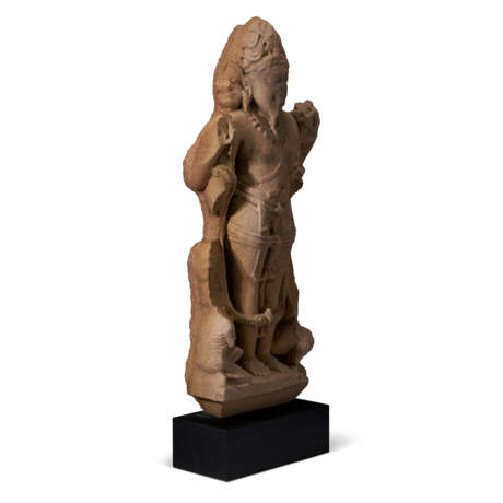 A BUFF SANDSTONE FIGURE OF BRAHMA - фото 2