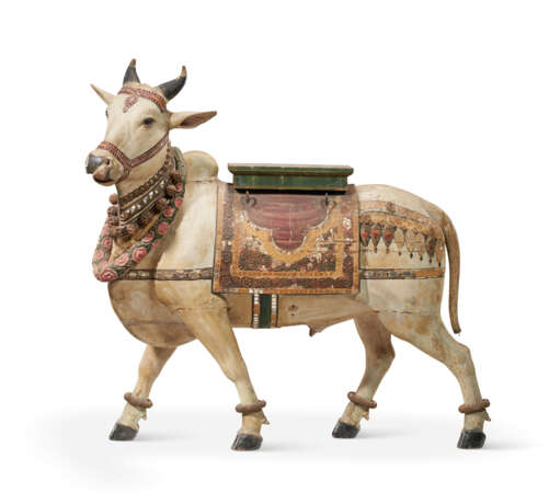 A MONUMENTAL PAINTED WOOD FIGURE OF NANDI - Foto 1