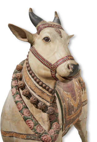 A MONUMENTAL PAINTED WOOD FIGURE OF NANDI - Foto 5