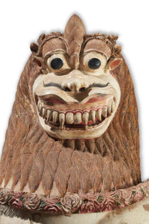 A MONUMENTAL PAINTED WOOD FIGURE OF A LION - Foto 5