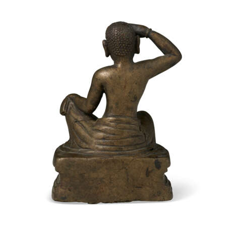 A RARE BRONZE FIGURE OF PADAMPA SANGGYE - photo 4