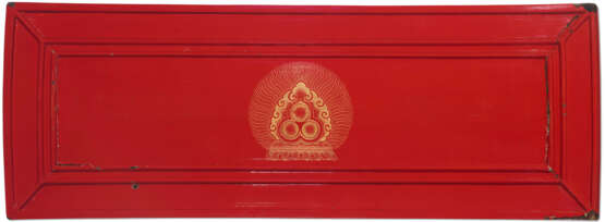 A RARE QIANGJIN ENGRAVED AND GILT-DECORATED RED-LACQUERED WOOD SUTRA COVER - фото 1