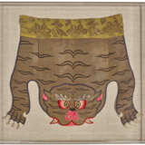 A GOLD SILK THREAD APPLIQUE OF A TIGER SKIN - фото 2