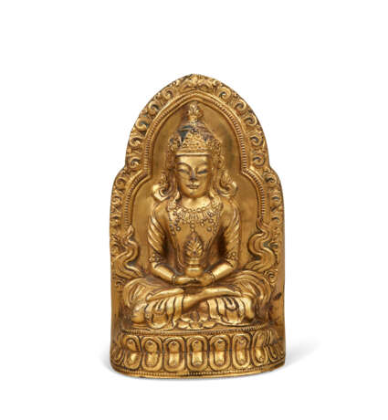 A GILT BRONZE VOTIVE STELE OF AMITAYUS - фото 1