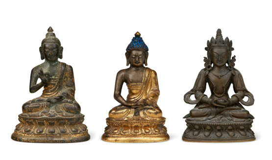 A GROUP OF THREE BUDHIST FIGURES - photo 1