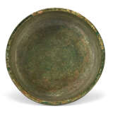 A GREEN-GLAZED POTTERY CIRCULAR COVER - Foto 2