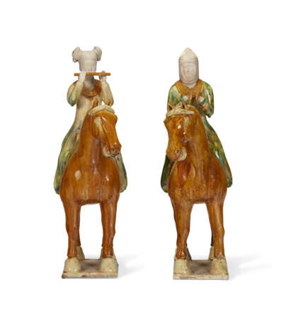 A PAIR OF TANG-STYLE SANCAI-GLAZED POTTERY FIGURES OF EQUESTRIAN MUSICIANS - фото 2