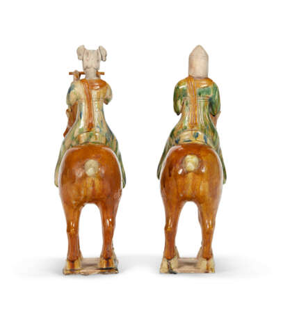 A PAIR OF TANG-STYLE SANCAI-GLAZED POTTERY FIGURES OF EQUESTRIAN MUSICIANS - фото 3