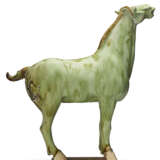 A SMALL GREEN-GLAZED POTTERY FIGURE OF A HORSE - photo 2
