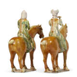 A PAIR OF TANG-STYLE SANCAI-GLAZED POTTERY FIGURES OF EQUESTRIAN MUSICIANS - photo 4