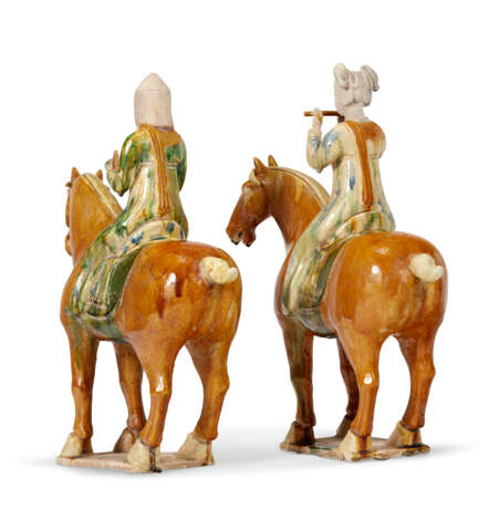 A PAIR OF TANG-STYLE SANCAI-GLAZED POTTERY FIGURES OF EQUESTRIAN MUSICIANS - фото 6