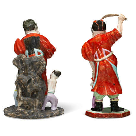 TWO FAMILLE ROSE FIGURAL GROUPS OF ZHONG KUI AND DEMONS - фото 2