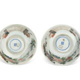 A PAIR OF FAMILLE VERTE BOWLS - фото 4