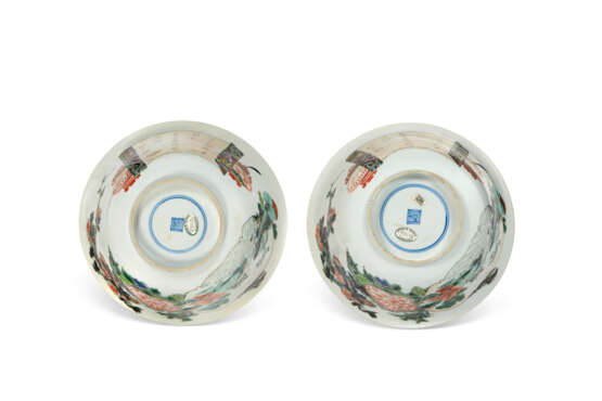 A PAIR OF FAMILLE VERTE BOWLS - photo 4