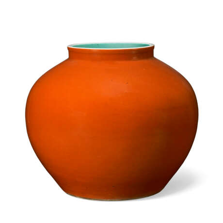A LARGE CORAL-RED-GLAZED JAR - фото 2
