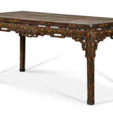 A GILT, POLYCHROME AND BLACK LACQUER PAINTING TABLE - Foto 3