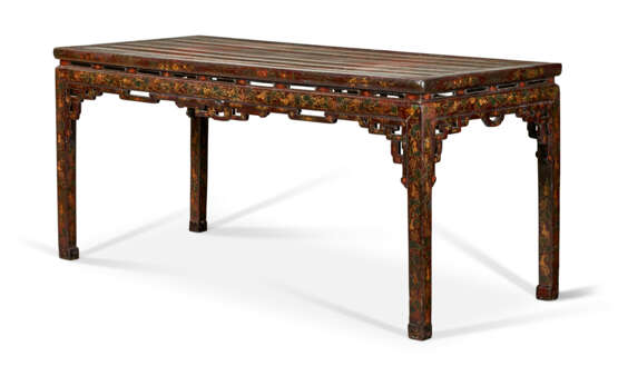 A GILT, POLYCHROME AND BLACK LACQUER PAINTING TABLE - photo 3
