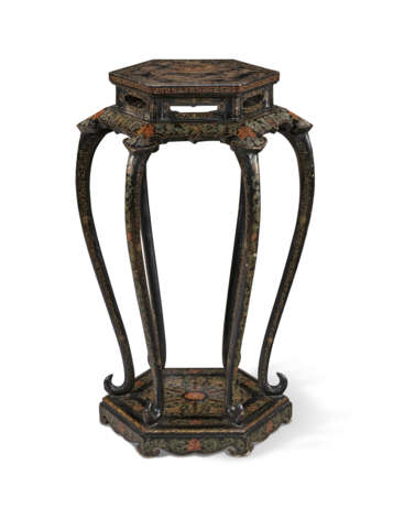 A PAIR OF GILT, POLYCHROME AND BLACK LACQUER 'DRAGON' INCENSE STANDS - photo 2