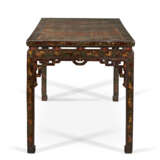 A GILT, POLYCHROME AND BLACK LACQUER PAINTING TABLE - Foto 4