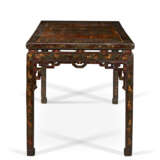 A GILT, POLYCHROME AND BLACK LACQUER PAINTING TABLE - Foto 5