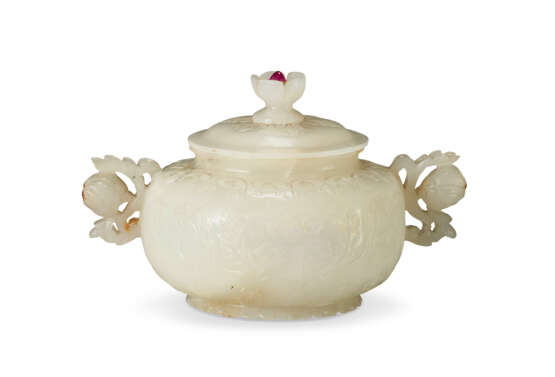 A PALE CELADON RUBY-INSET MUGHAL JADE CENSER AND COVER - photo 2
