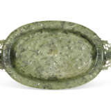A MUGHAL-STYLE SPINACH-GREEN JADE OVAL TRAY - фото 1