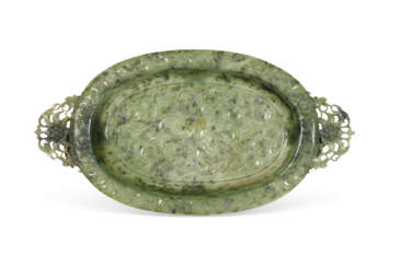 A MUGHAL-STYLE SPINACH-GREEN JADE OVAL TRAY