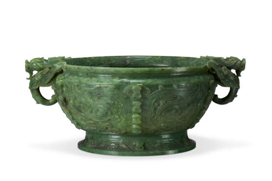 A CARVED SPINACH-GREEN JADE ARCHAISTIC CENSER - фото 2