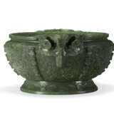 A CARVED SPINACH-GREEN JADE ARCHAISTIC CENSER - фото 4